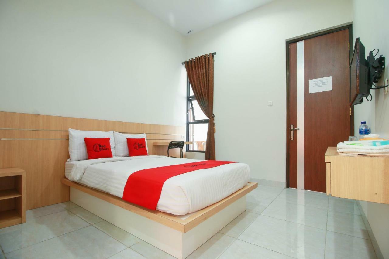 Reddoorz Syariah Near Universitas Jenderal Soedirman Purwokerto Exterior photo
